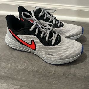 Nike revolution 5 men size 12